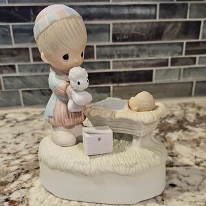 Precious Moments " Christmas Is A Time To Share"